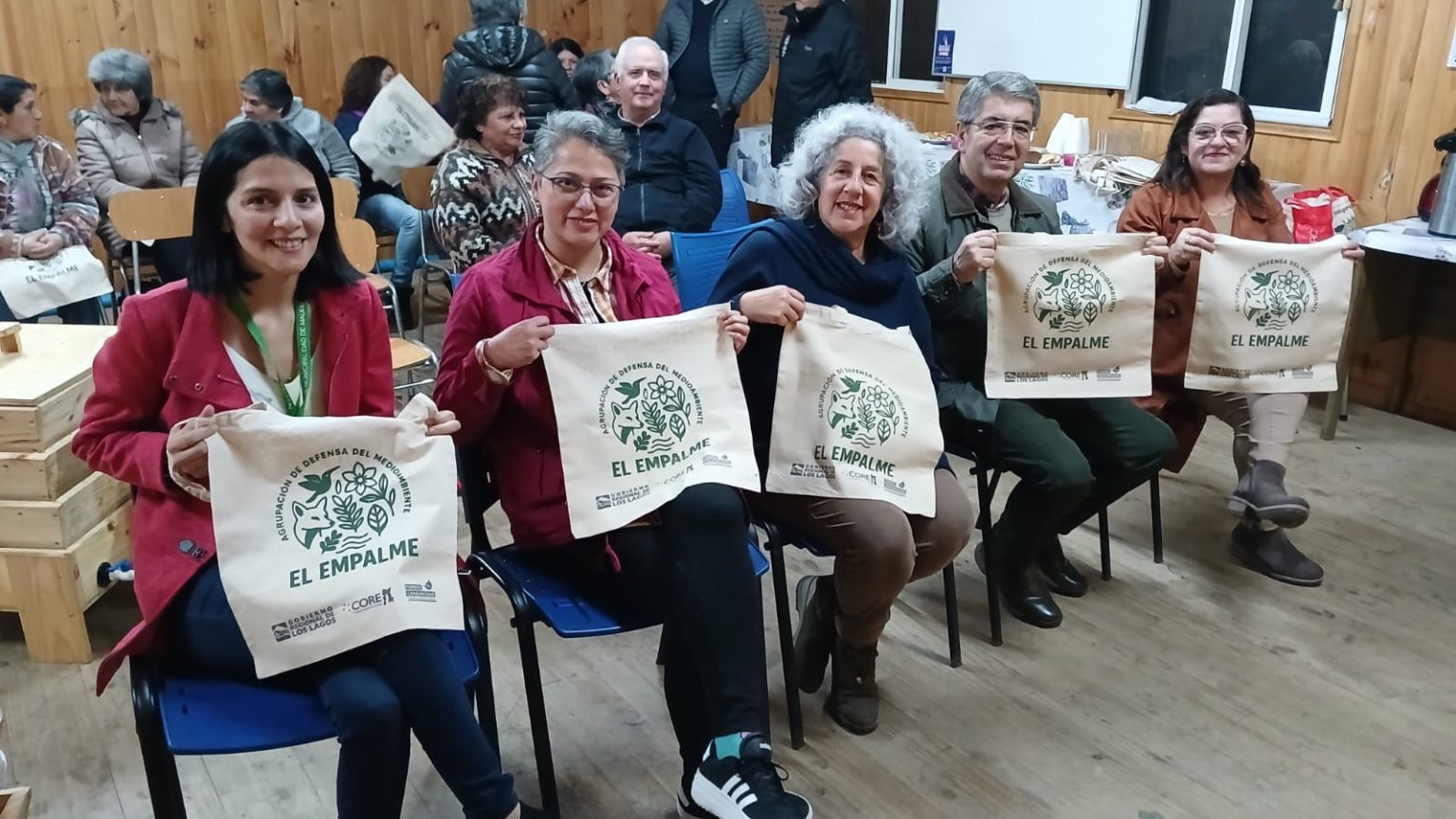 AUTORIDADES ACOMPAÑAN A MUJERES DEL SECTOR EL EMPALME QUE LIDERAN PROYECTO AMBIENTAL CON VERMICOMPOSTAJE.