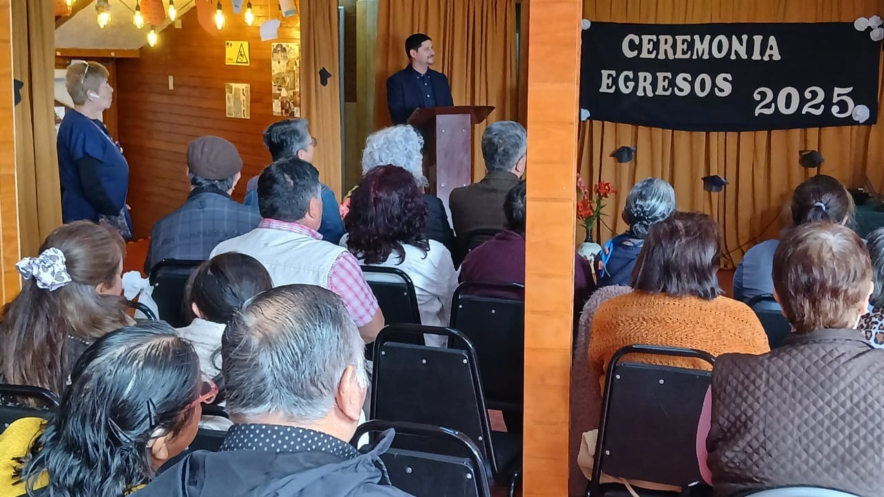 CEREMONIA DE EGRESO 2025 DEL CENTRO DIURNO DE MAULLÍN RECONOCIÓ A 17 PERSONAS MAYORES.