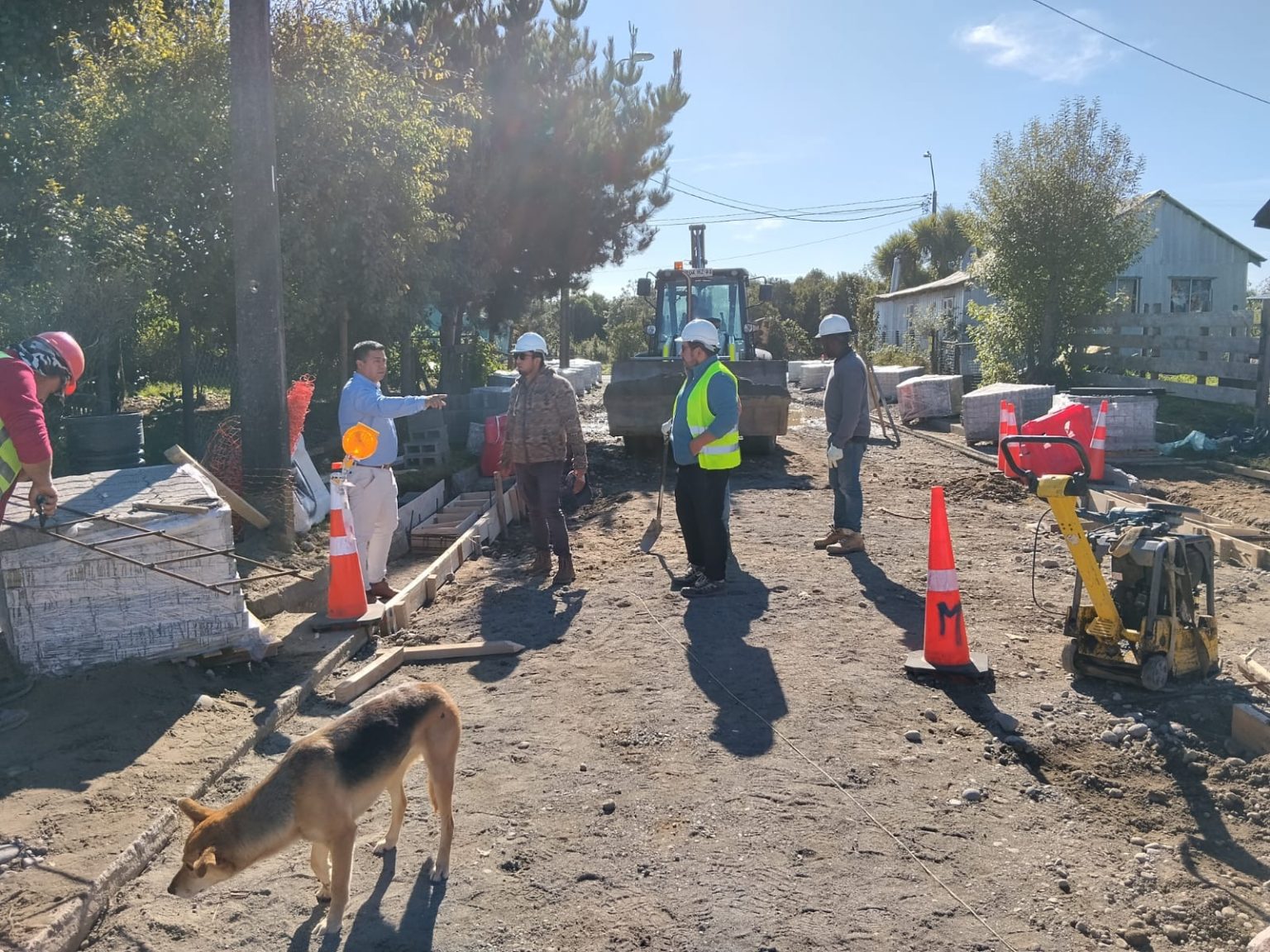 OBRAS DEL PROGRAMA PEQUEÑAS LOCALIDADES AVANZAN CON ÉXITO EN LA RIBERA NORTE DEL RÍO MAULLÍN.