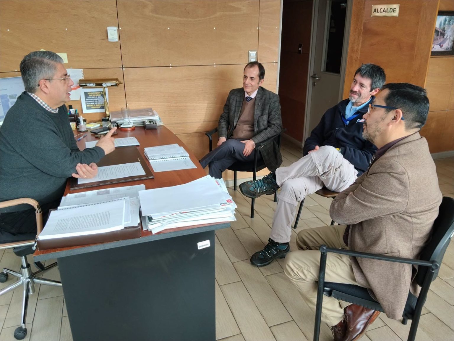 ALCALDE DE MAULLÍN RECIBIÓ VISITA DEL DIRECTOR REGIONAL DEL IPS.